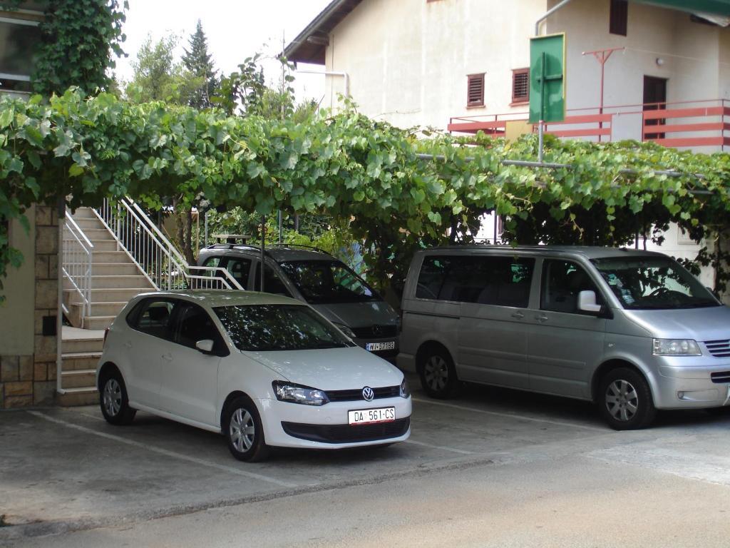 Apartments Lucija Stari Grad  Buitenkant foto