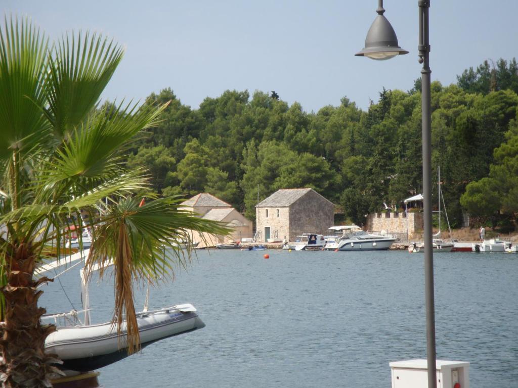 Apartments Lucija Stari Grad  Buitenkant foto